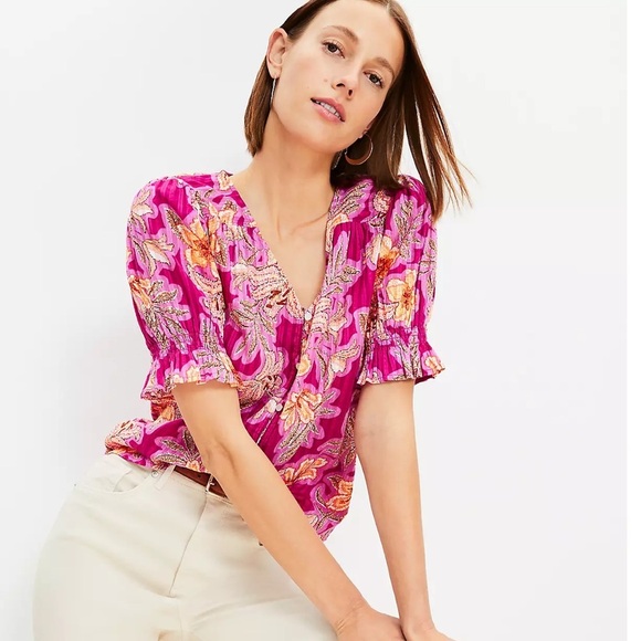 LOFT Tops - LOFT Mosaic Puff Sleeve V-Neck Mixed Media Top Size XS